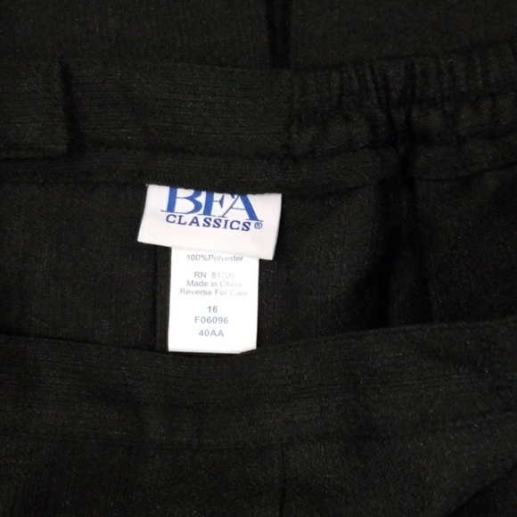 BFA Classics women's black pleated bottom skirt - Picture 17 of 17